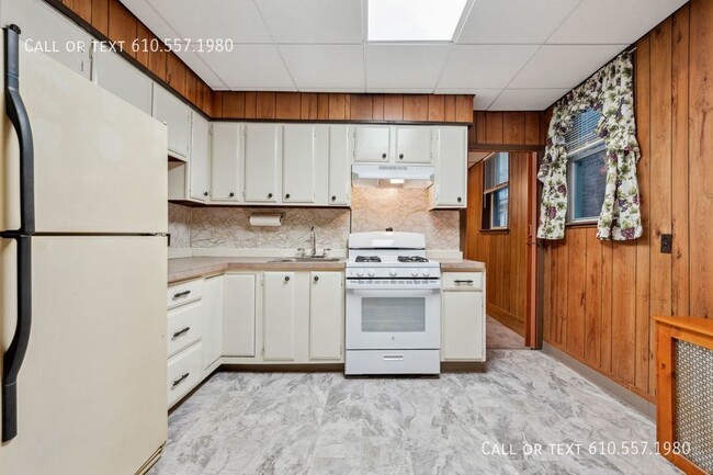 Building Photo - 2135 S 15th St