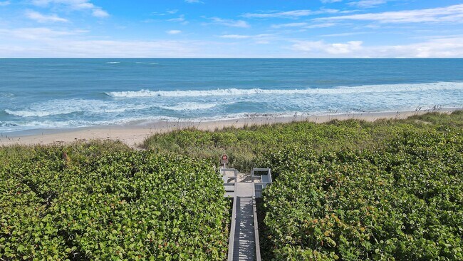 Building Photo - Beautiful 3 Bedroom 3 Bath Condo On North ...