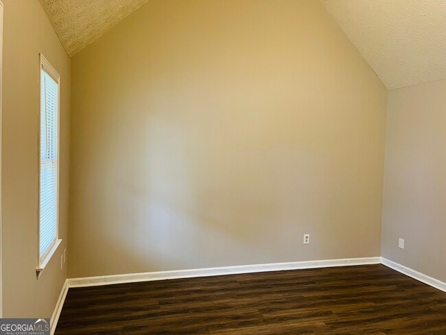 Building Photo - 12 Fredda Ln