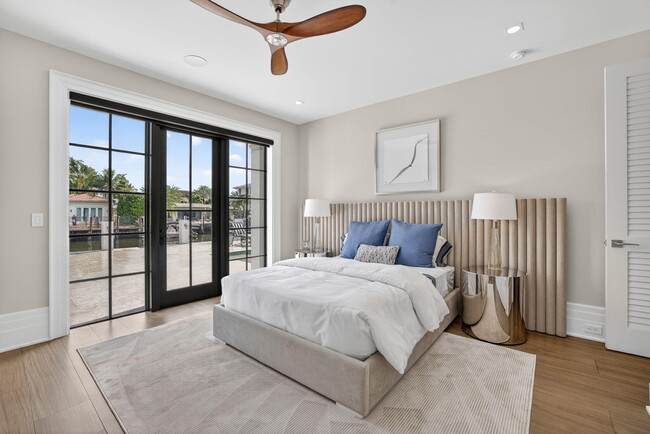 Building Photo - 400 Mola Ave