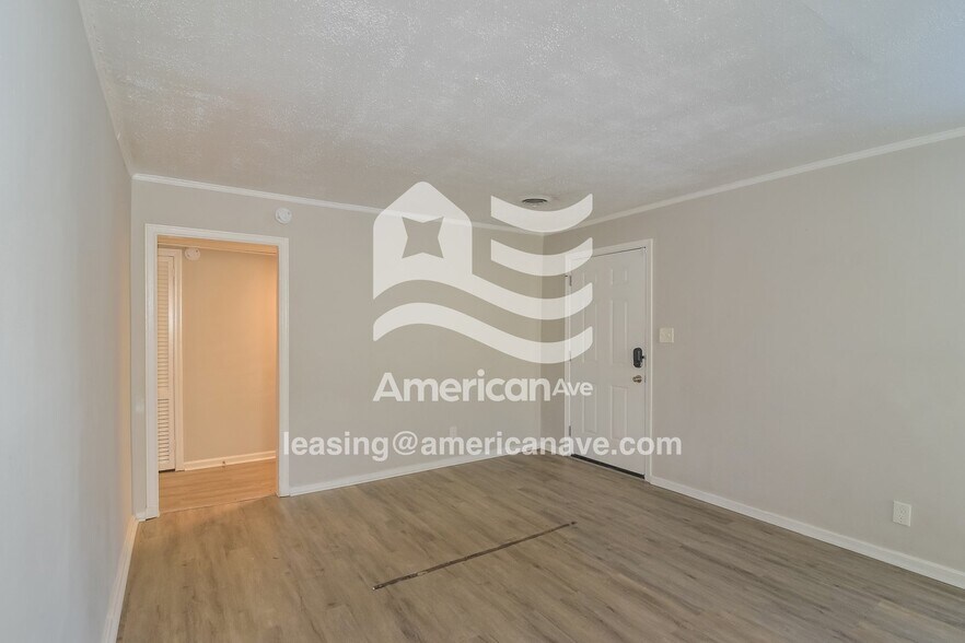 Building Photo - 211 Bradley Dr