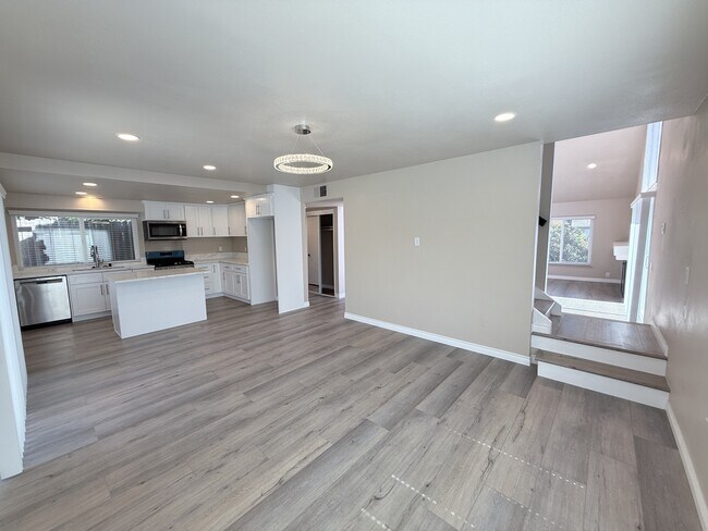 Building Photo - 435 Anacapa Cir