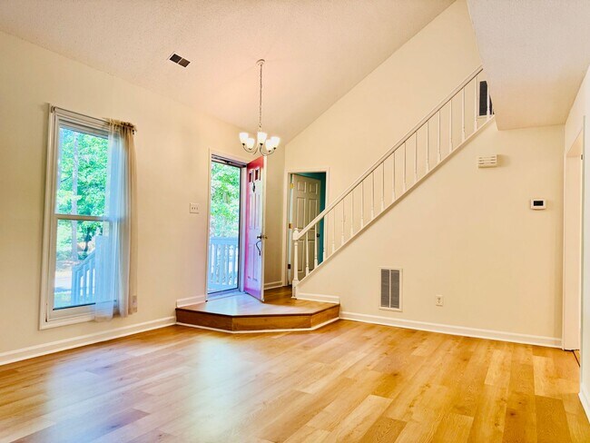Building Photo - Charming & Spacious 3-Bedroom Home Just Mi...