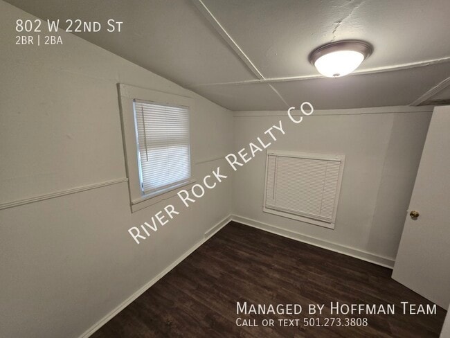 Building Photo - 802 W 22nd St