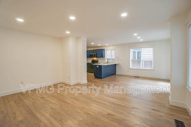 Building Photo - 423 NW 153rd St