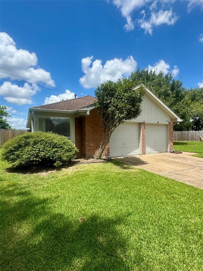 Building Photo - 15702 Roxton Ridge Dr