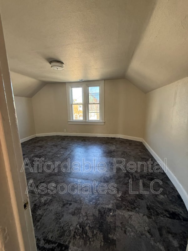 Building Photo - 2015 W Greenfield Ave