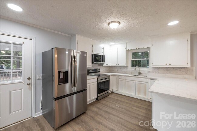 Building Photo - 420 Eastover Ave