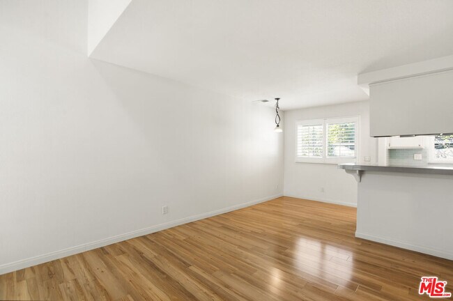 Building Photo - 249 Alpine St