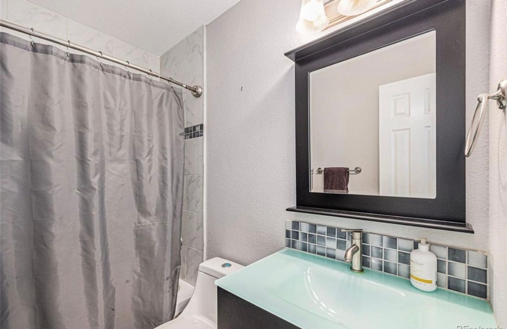 Building Photo - 2420 W 82nd Pl