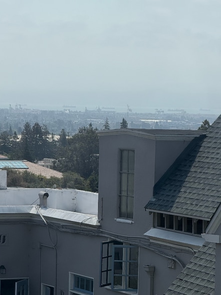 Building Photo - 1700 Le Roy Ave