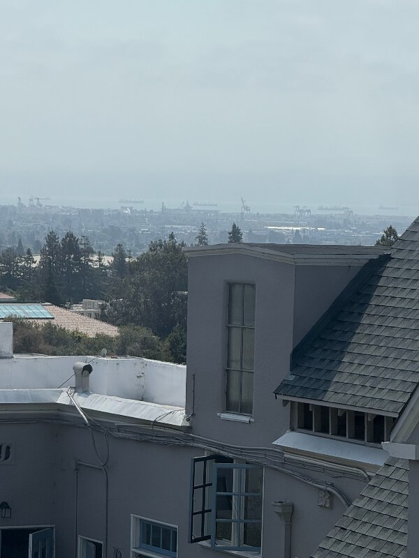 Building Photo - 1700 Le Roy Ave