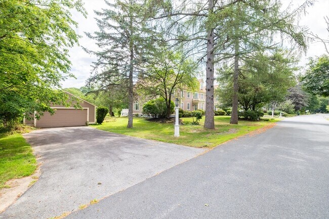 Building Photo - 56 Holt Rd
