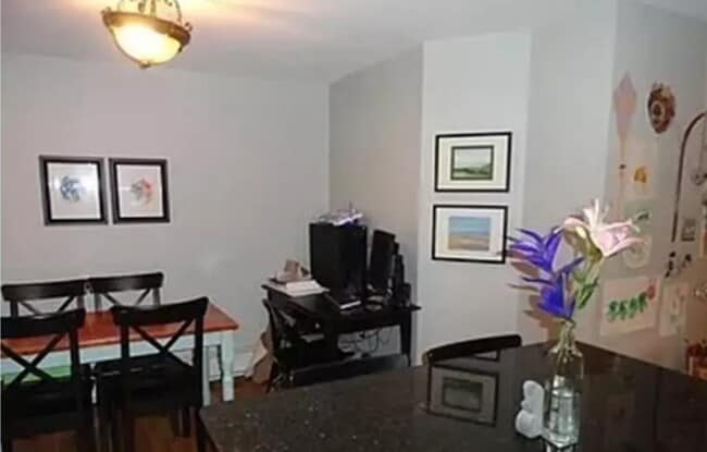 Building Photo - 19 Railroad St