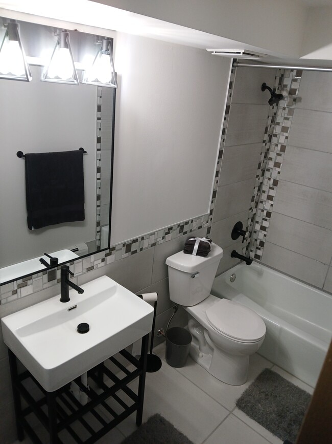 Building Photo - 15820 Orlan Brook Dr