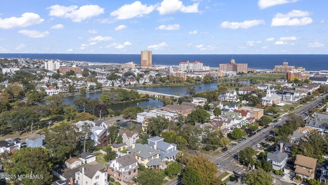 Building Photo - 601 4th Ave