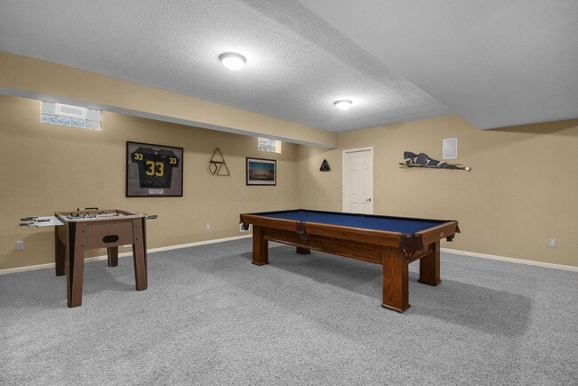Building Photo - 5464 Sandy Dr