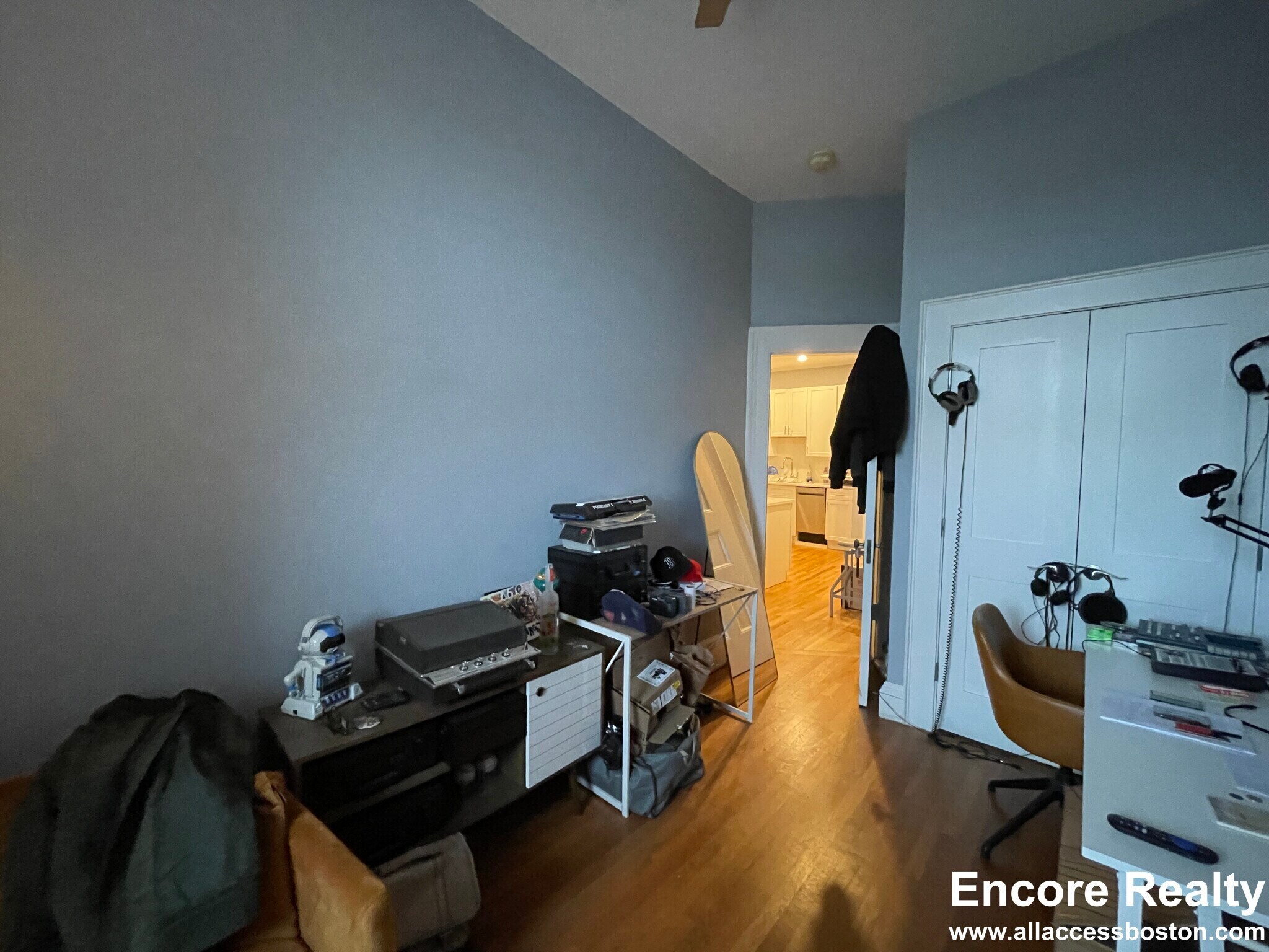 Building Photo - 482 Beacon St