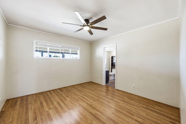 Building Photo - 2421 W Anderson Ave