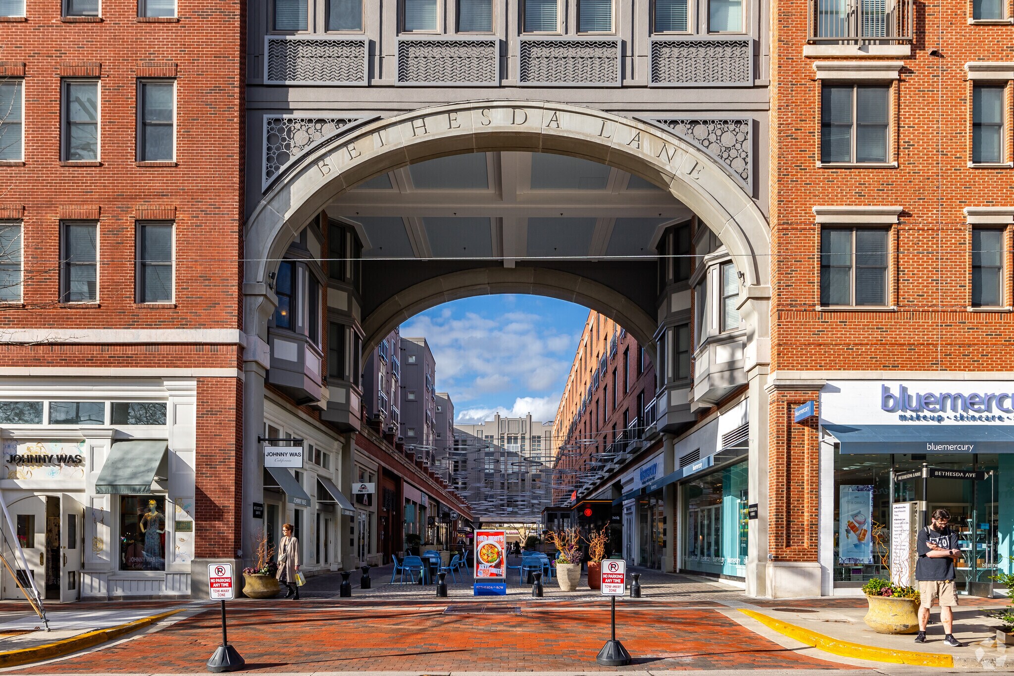 Building Photo - 6639 Hillandale Rd