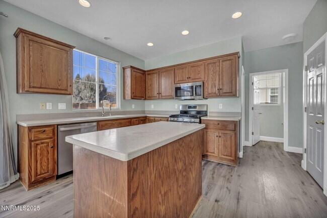 Building Photo - 2641 Venezia Dr