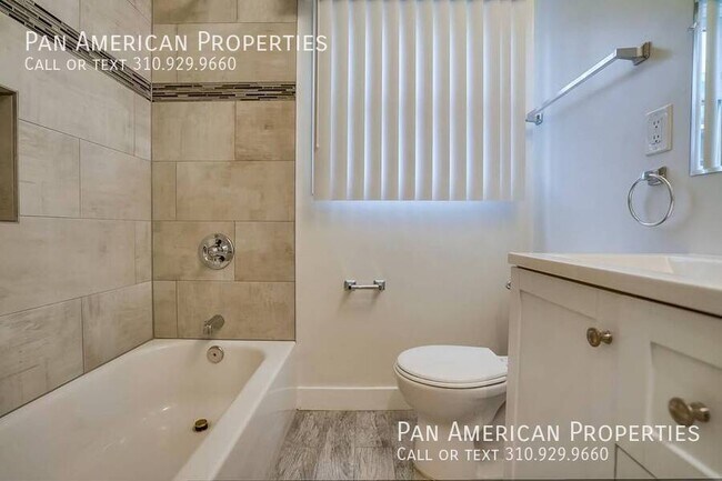 Building Photo - 447 1/2 W 4th St-A