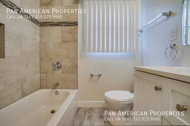 Building Photo - 451 W 4th St