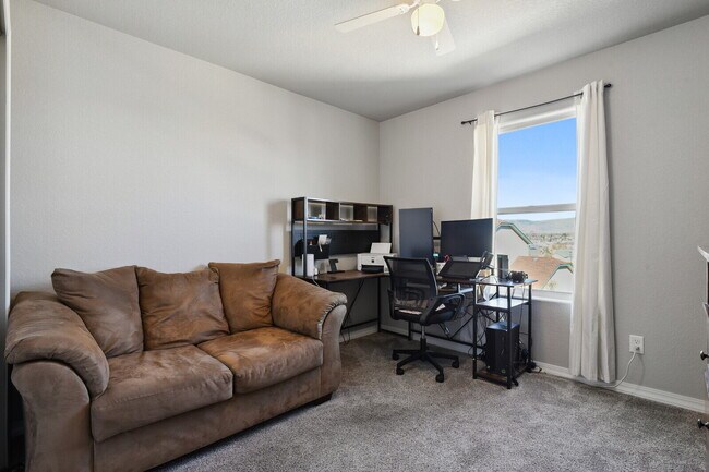 Building Photo - Modern 3-Bedroom Home for Rent in Chapel H...