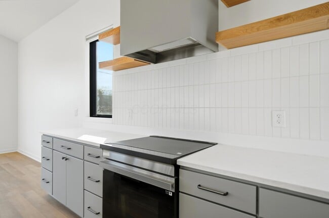 Building Photo - 33 N Blacksmith Ln