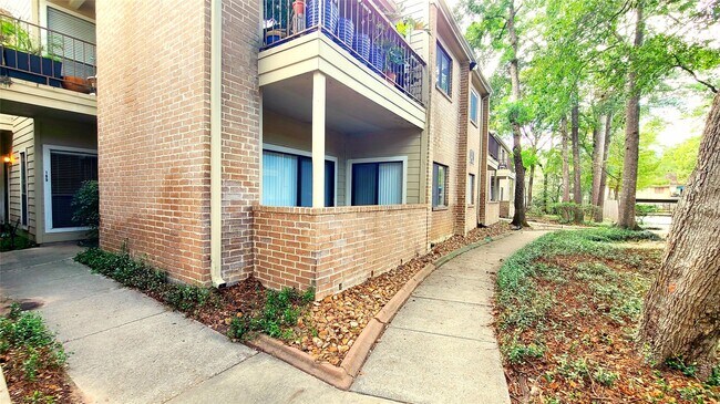 Building Photo - 3500 Tangle Brush Dr