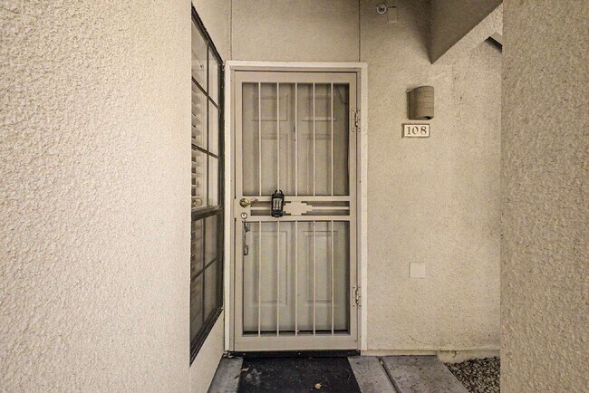 Building Photo - 6885 E Cochise Rd