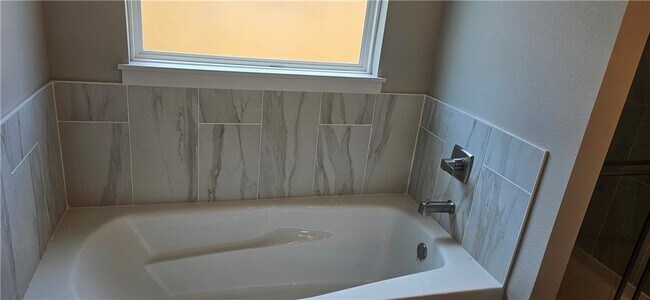 Building Photo - 5906 SW Coywolf St
