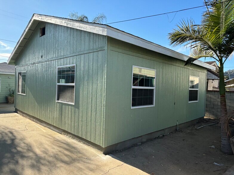 Building Photo - 2656 Roseview Ave