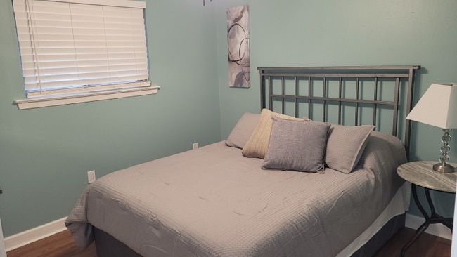 Primary Photo - 1212 N Starrett Rd