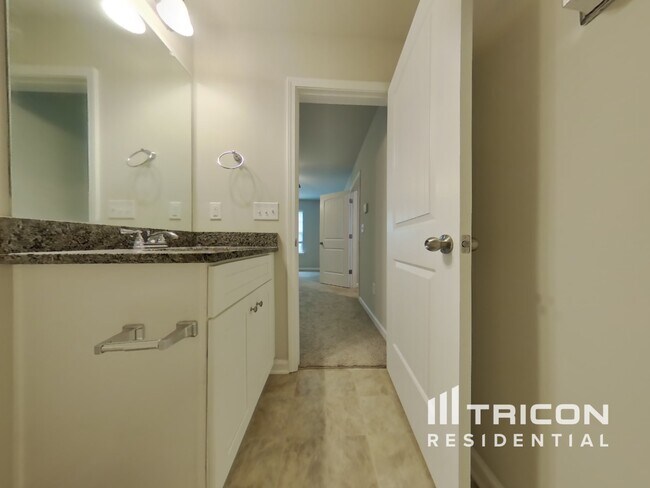 Building Photo - 52 Carriage Hls Dr SE