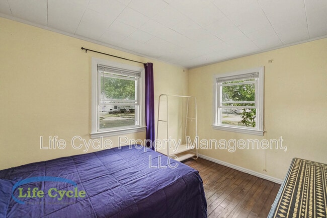 Building Photo - 2052 Collingwood Ave SW
