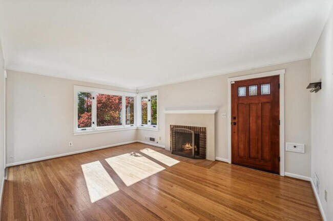 Building Photo - 3 bedroom in Seattle WA 98117