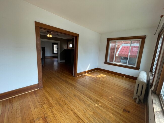 Building Photo - Mattern