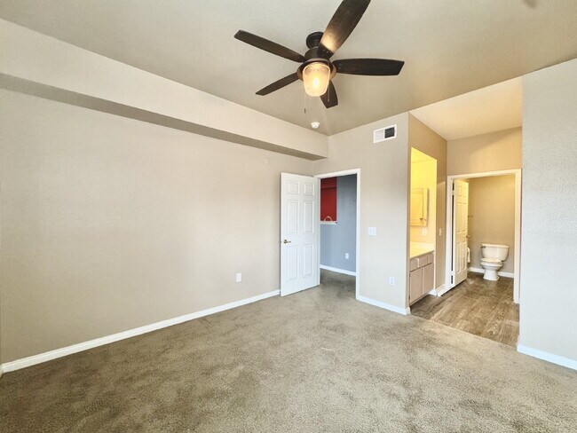 Building Photo - Ground Floor 2BD/2BA Condo in Gated Hender...