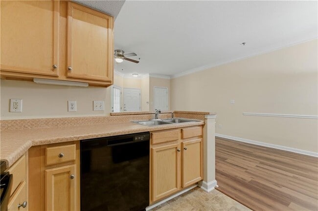 Building Photo - 245 Amal Dr SW