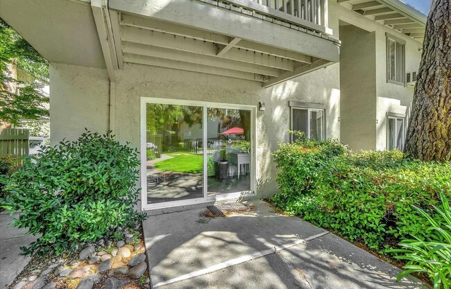 Building Photo - Walnut Creek Condo