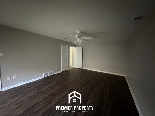 Building Photo - 2714 Gerald Ford Dr W