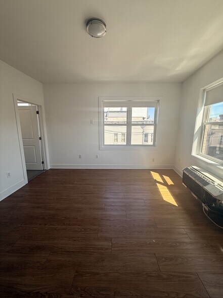 Building Photo - 429 Bergen Ave