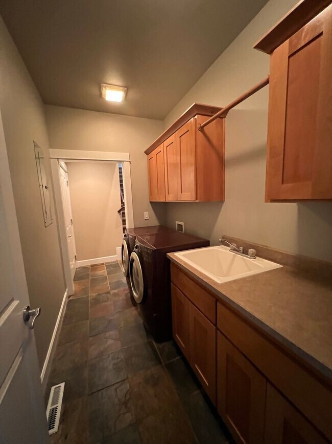 Building Photo - Spacious home with a large bonus room!  We...