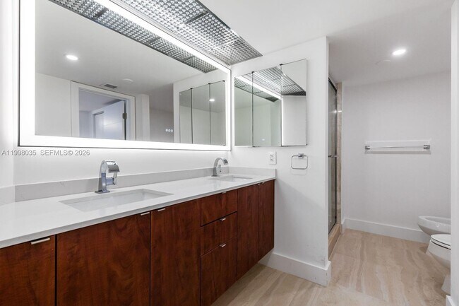 Building Photo - 1717 N Bayshore Dr