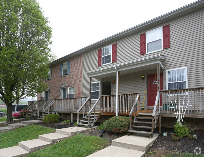 Building Photo - Townhomes at Stonybrook