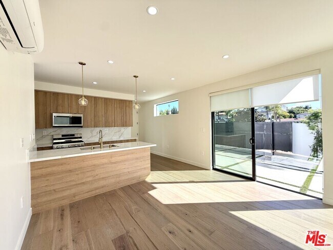 Building Photo - 10475 W Olympic Blvd