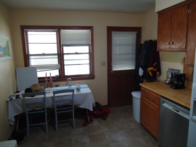 Kitchen - 3522 Holmes Ave
