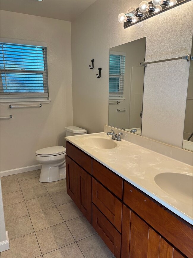 Building Photo - 3 bedroom 2 bath Rincon Valley