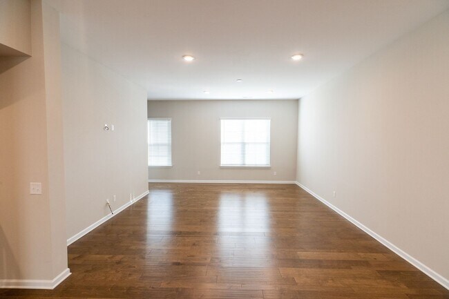Building Photo - New Townhome